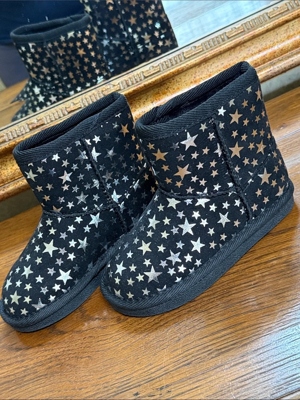 NEW Thereabouts boots for girls. Size 8. Black w/ metalic stars. Fleece inside